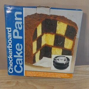 New Checkerboard Cake Pan Set - Black and White